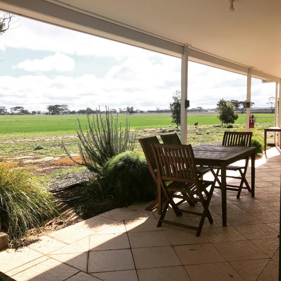Mary'S Farm Cottages Kukerin Esterno foto