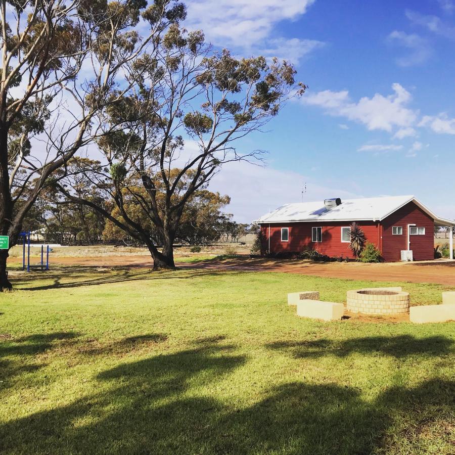 Mary'S Farm Cottages Kukerin Esterno foto
